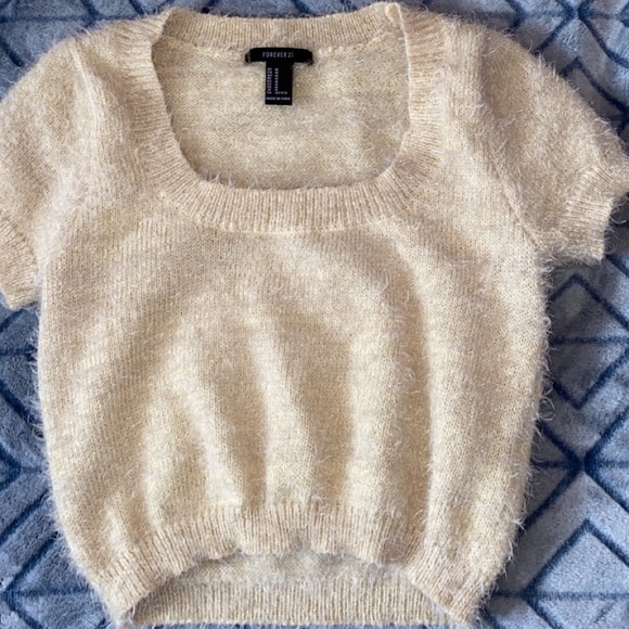 fuzzy crop top - Picture 1 of 3